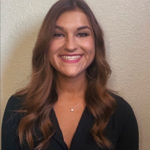 Meet your Posher, Nicole